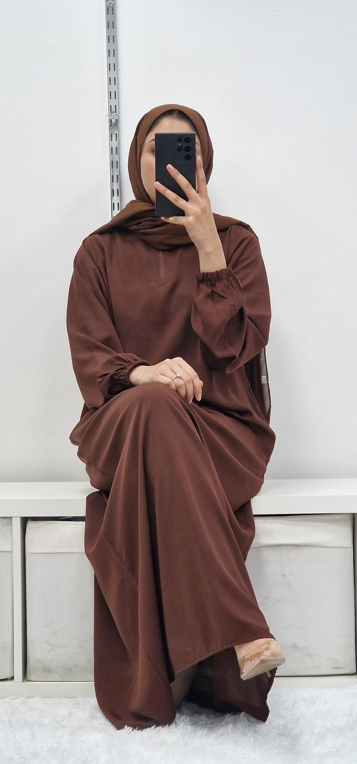 Sultana pocket abaya brown